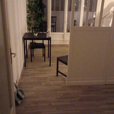 Ferienwohnung Lumineux Studio Avec Balcon / Cosy Flat With Balcony Villejuif Exterior foto