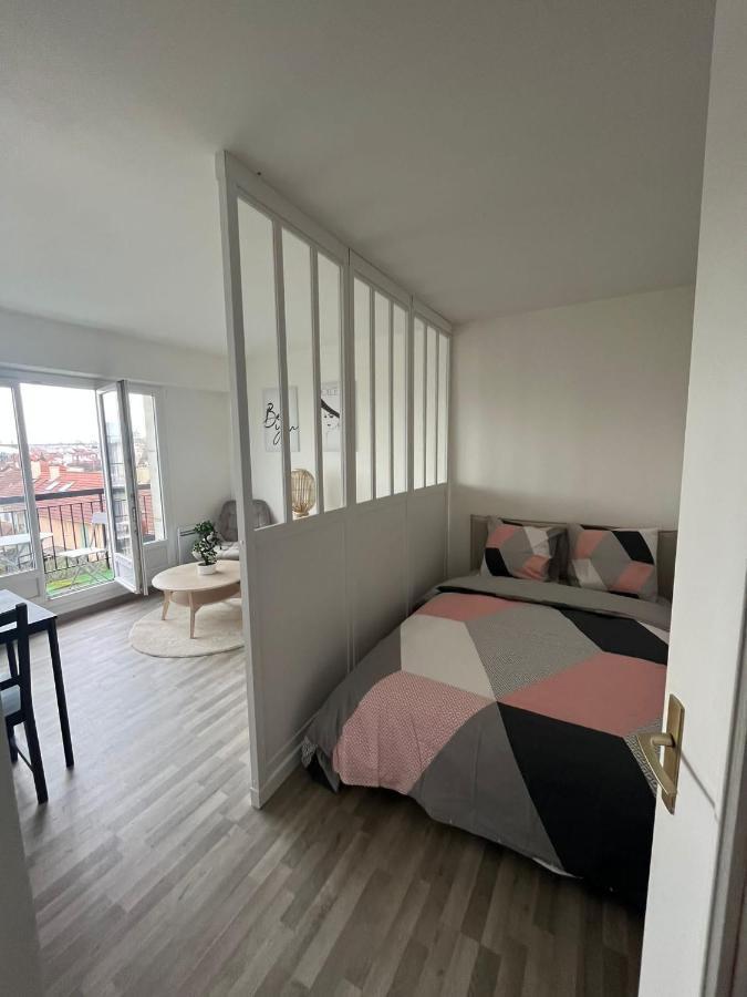 Ferienwohnung Lumineux Studio Avec Balcon / Cosy Flat With Balcony Villejuif Exterior foto