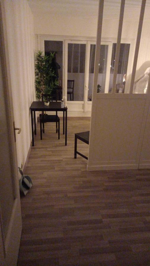 Ferienwohnung Lumineux Studio Avec Balcon / Cosy Flat With Balcony Villejuif Exterior foto